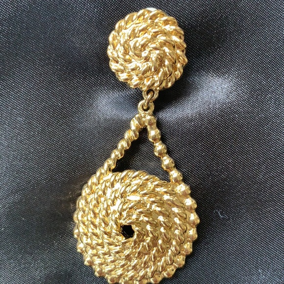 Vintage Clip on Fashion earrings - Picture 5 of 6